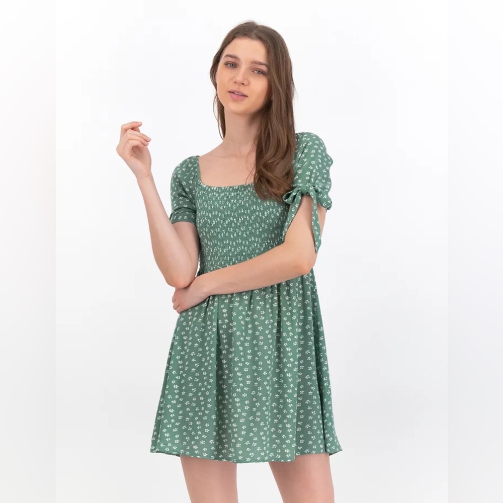 American Eagle Outfitters Green Floral Smocked Mini Dress